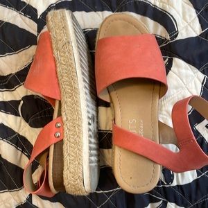 Coral platform shoes